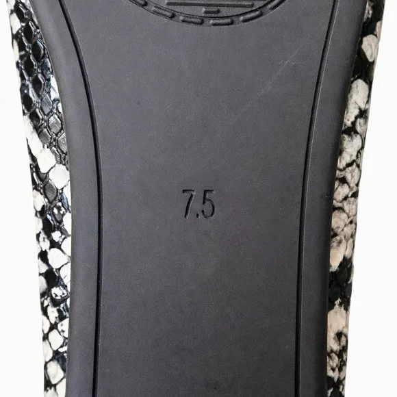 NWOT Snake Print Pointed Toe Ballet Flats Neutral Python Pattern Size 7.5 - Picture 8 of 9